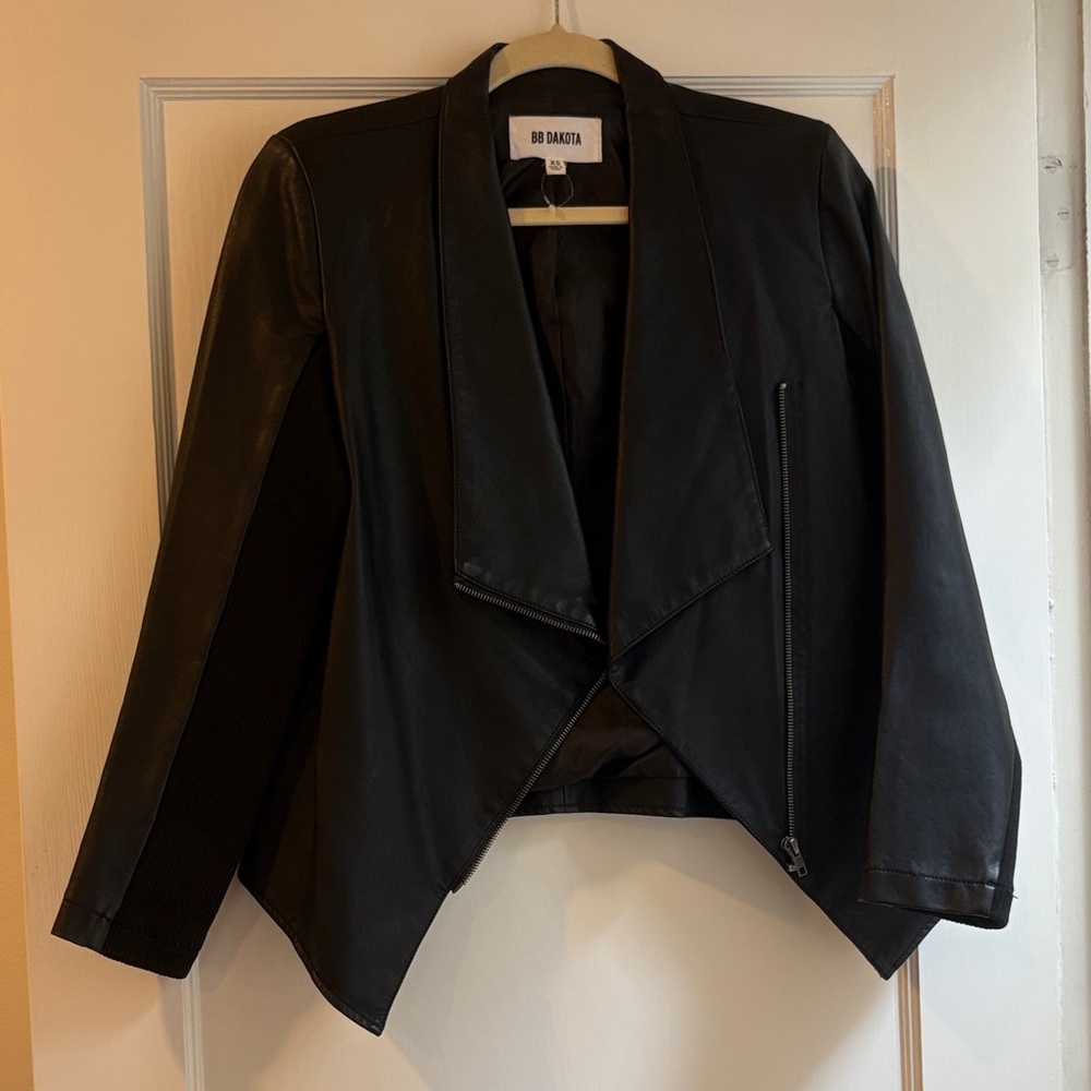 BB Dakota Women's Sleek Black Leather Jacket